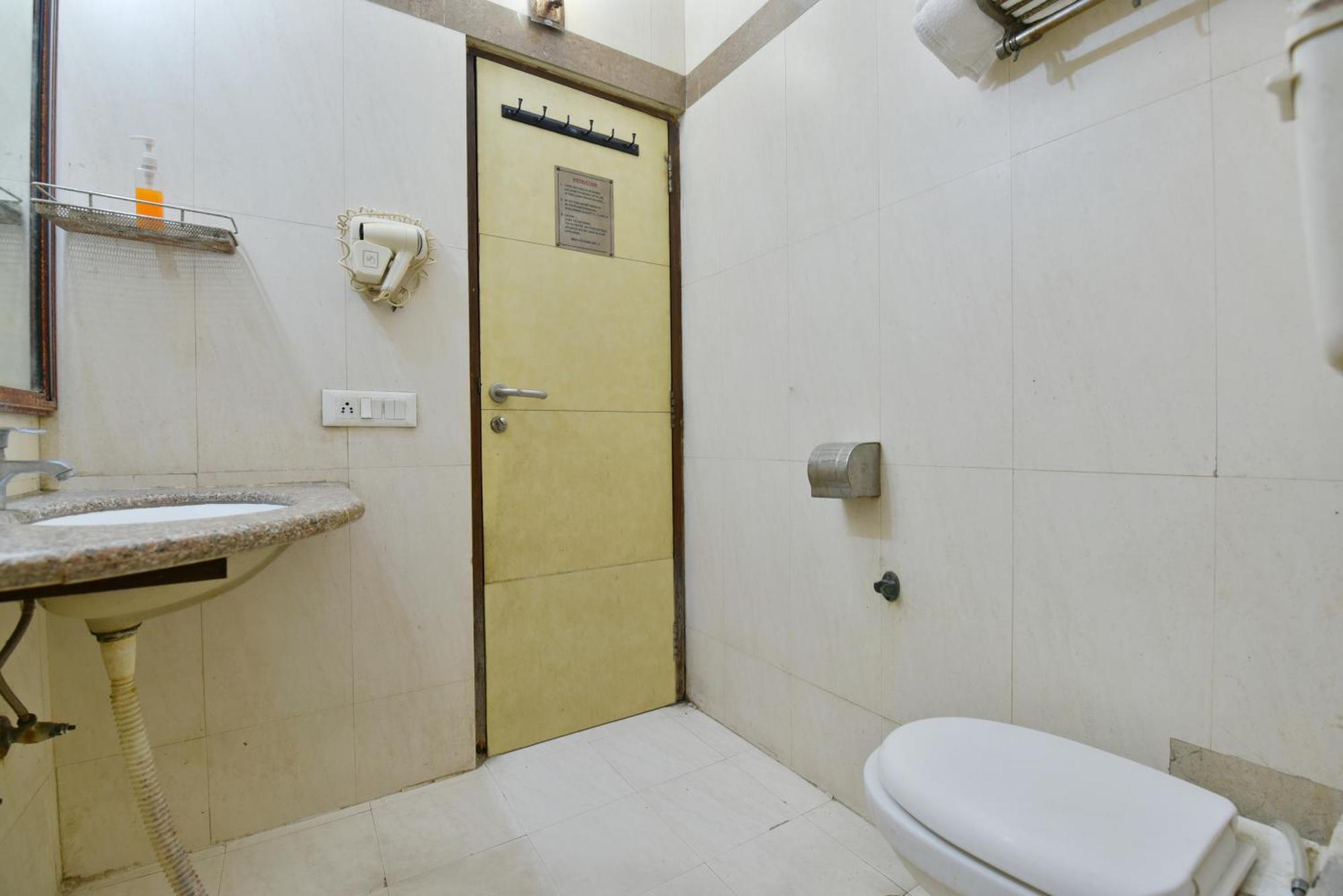 Family Spot Hotel New Delhi Luaran gambar