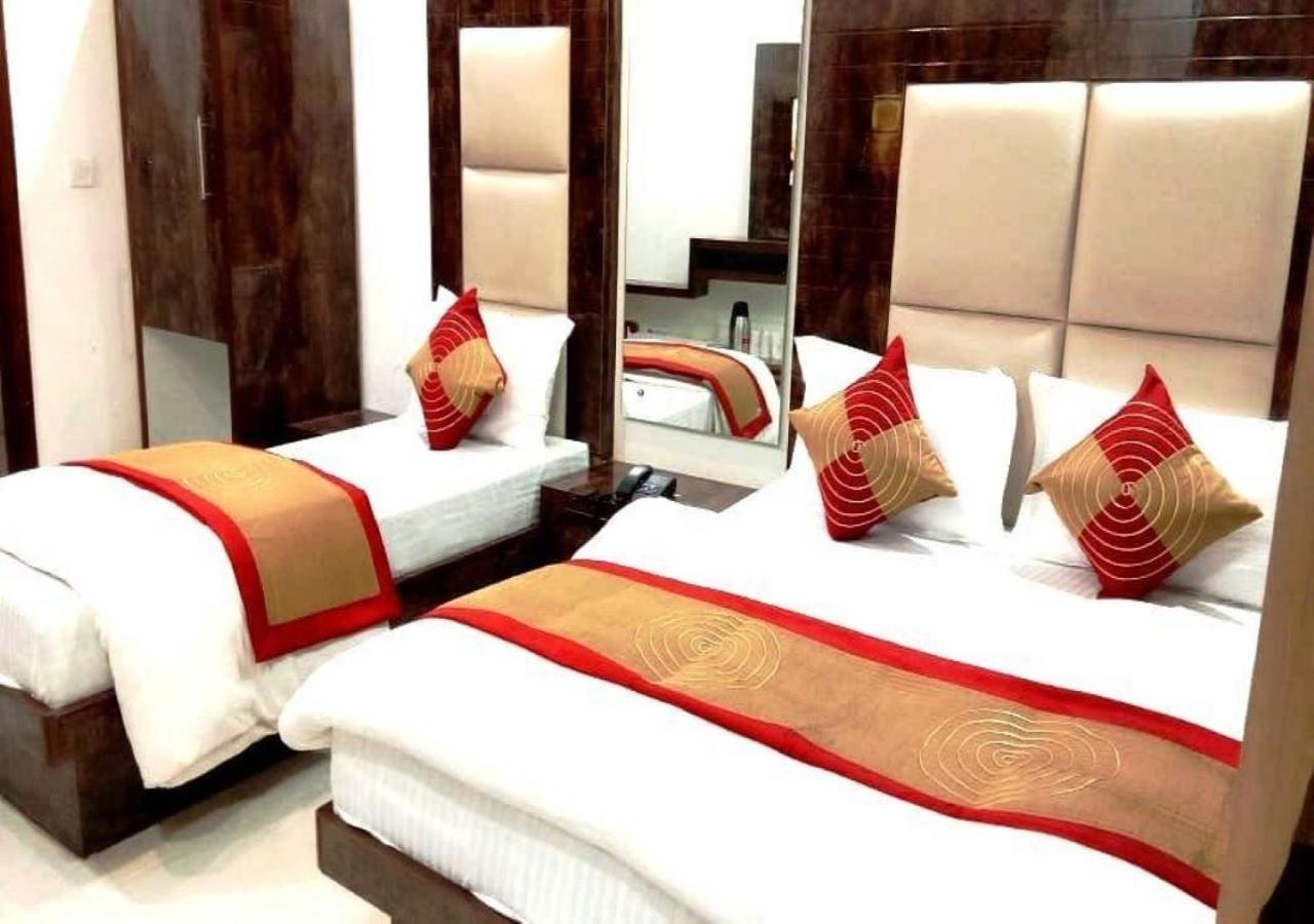 Family Spot Hotel New Delhi Luaran gambar