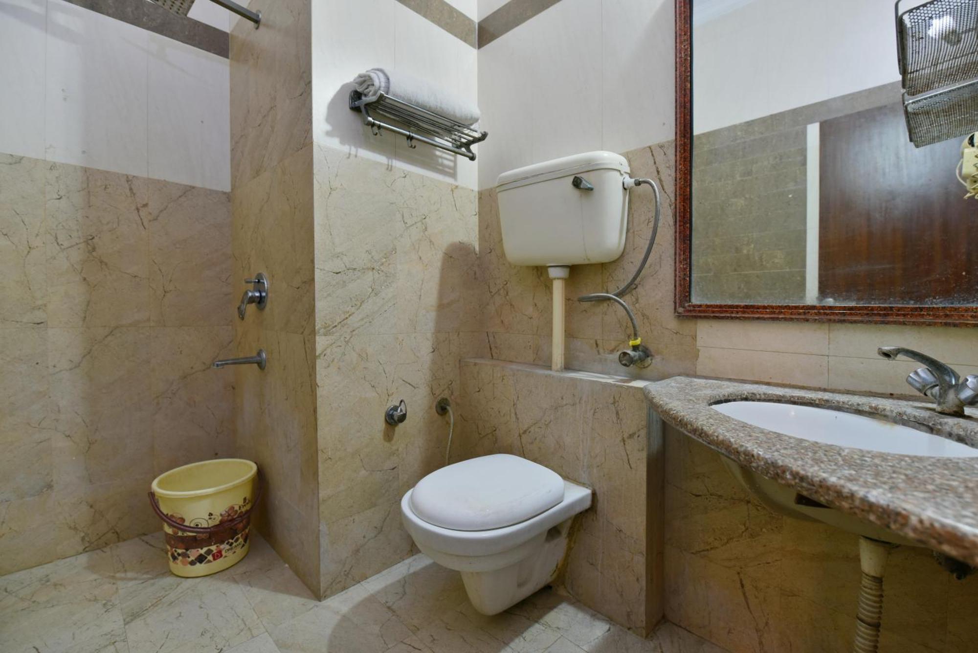 Family Spot Hotel New Delhi Luaran gambar