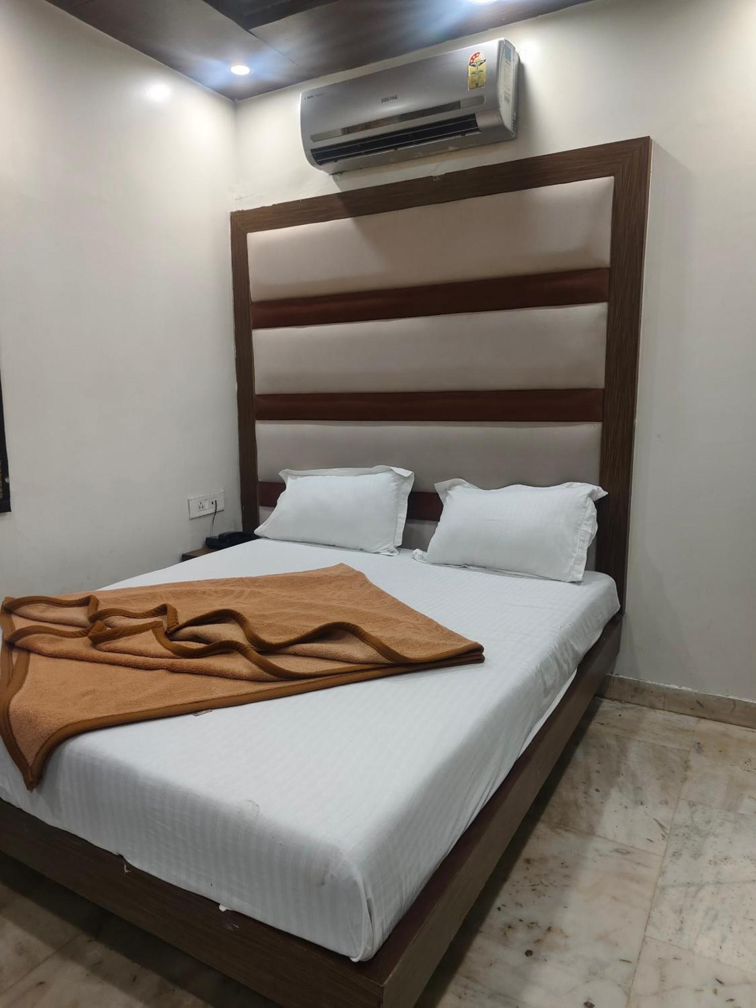 Family Spot Hotel New Delhi Luaran gambar