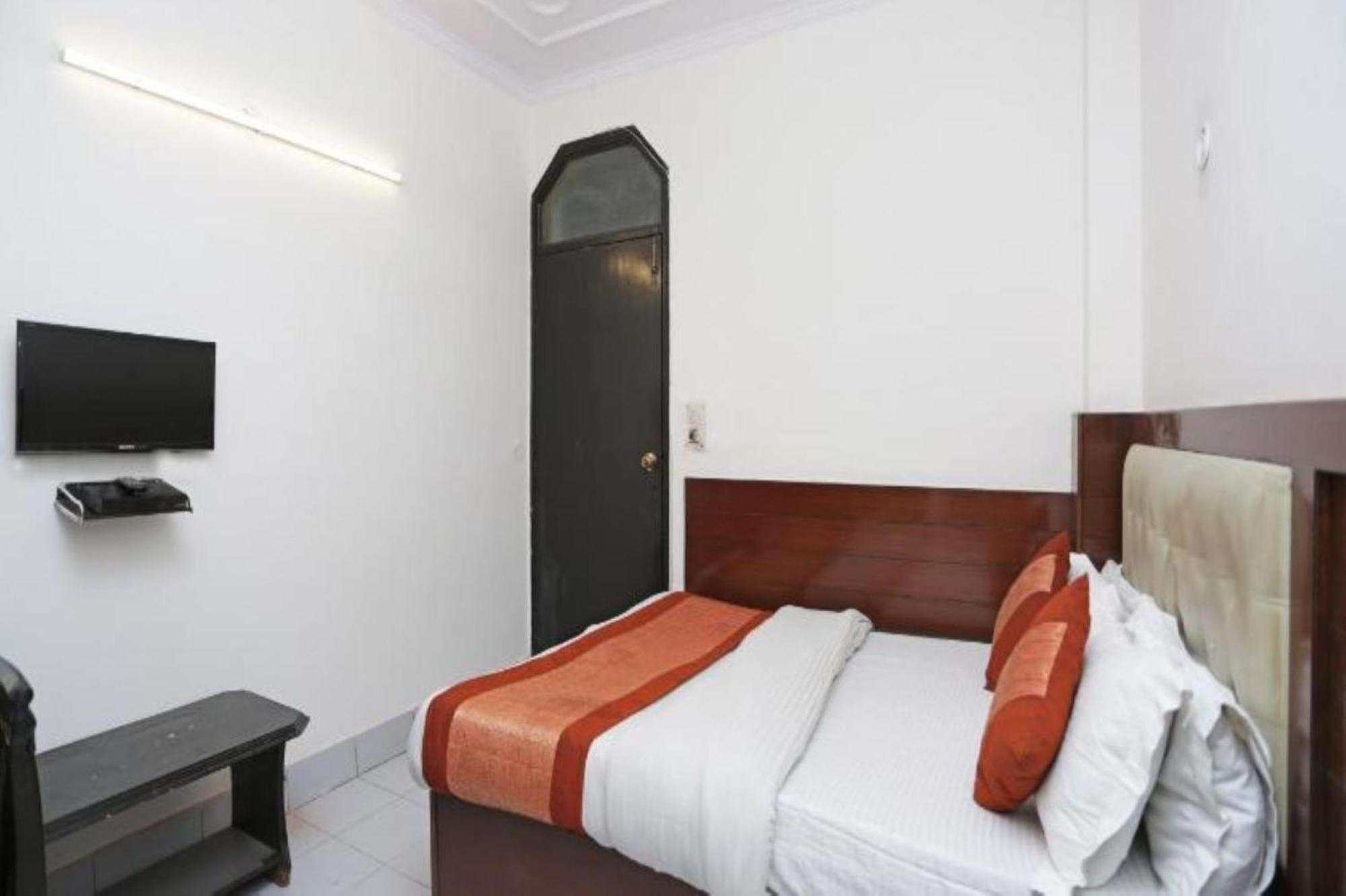 Family Spot Hotel New Delhi Luaran gambar