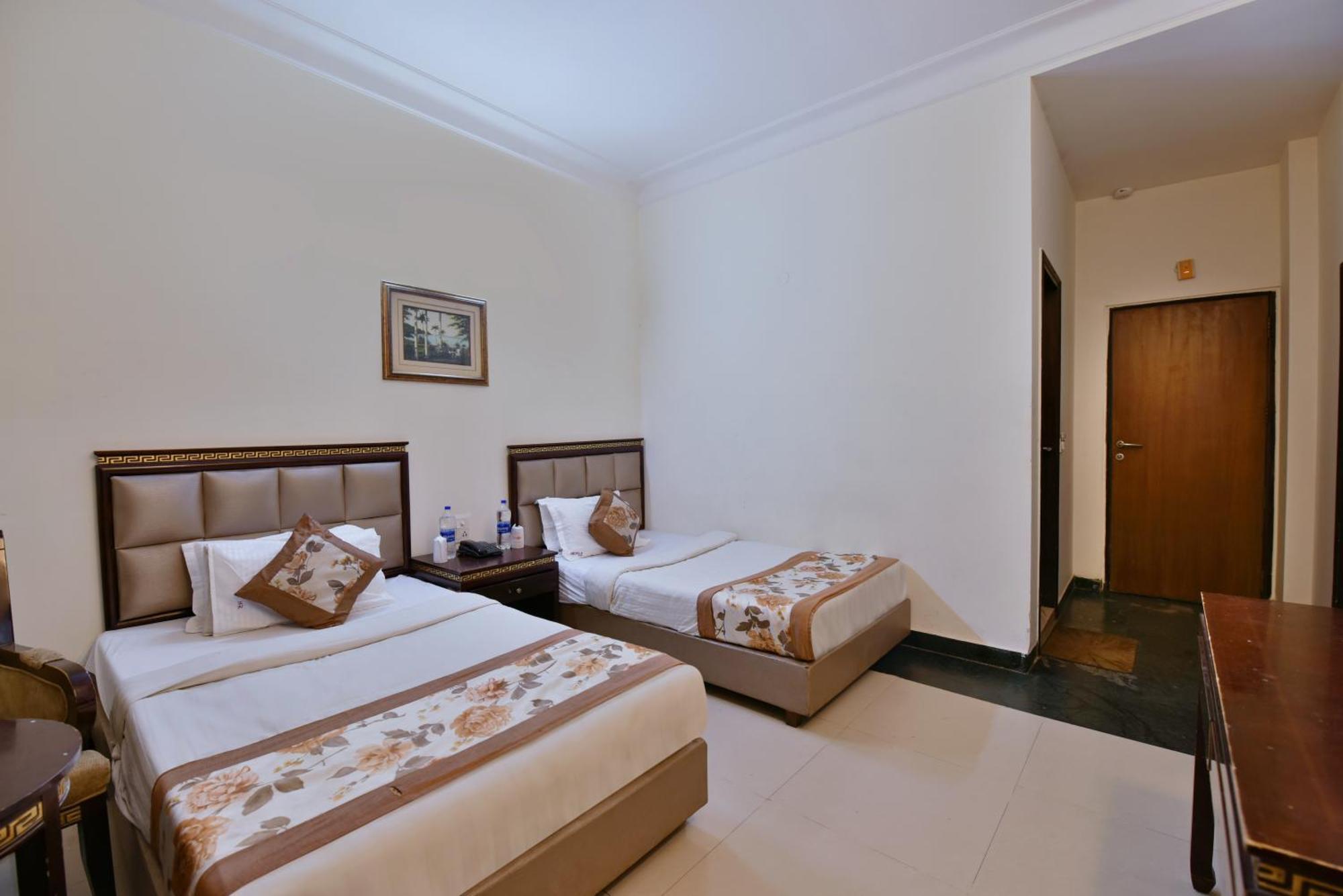 Family Spot Hotel New Delhi Luaran gambar