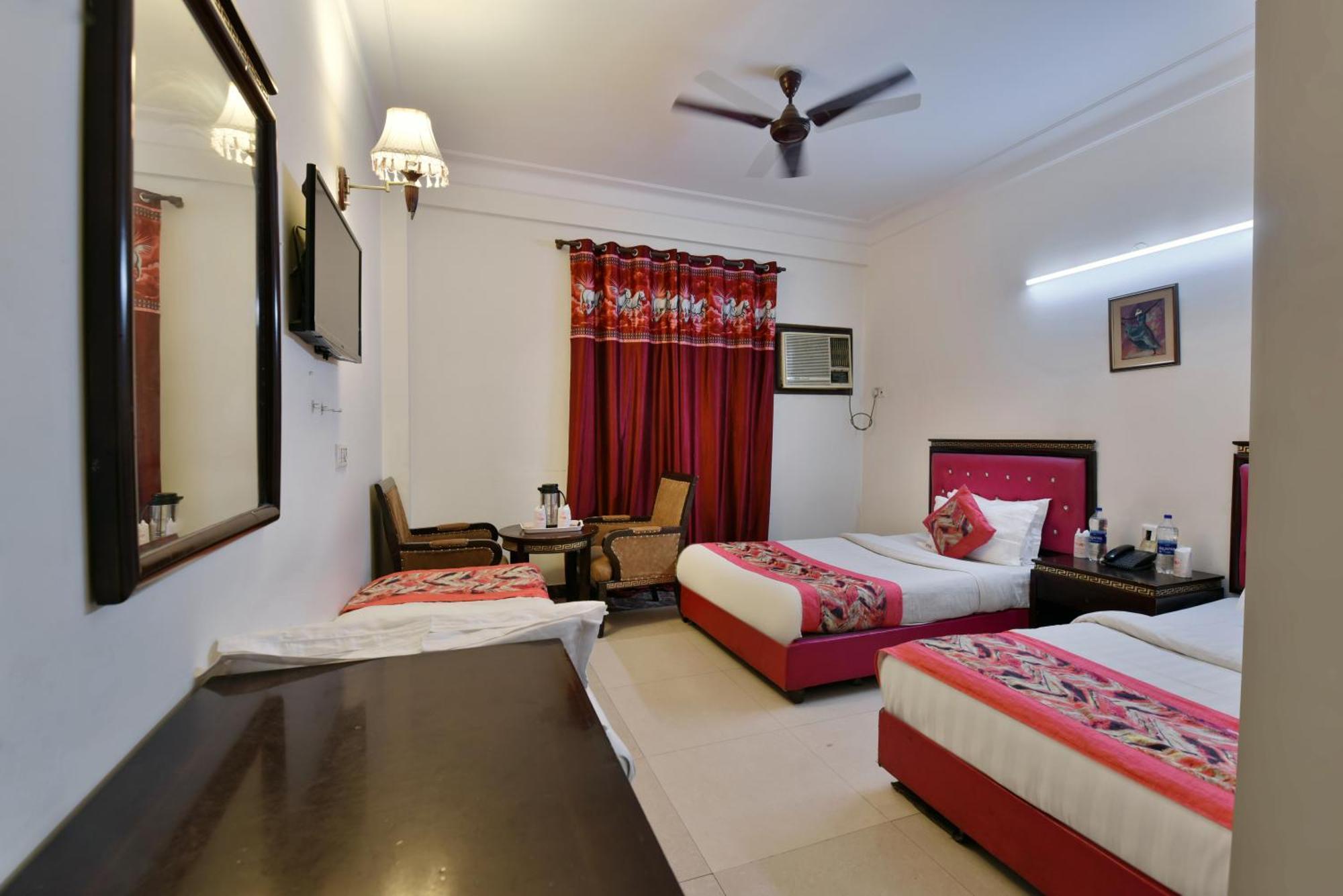 Family Spot Hotel New Delhi Luaran gambar