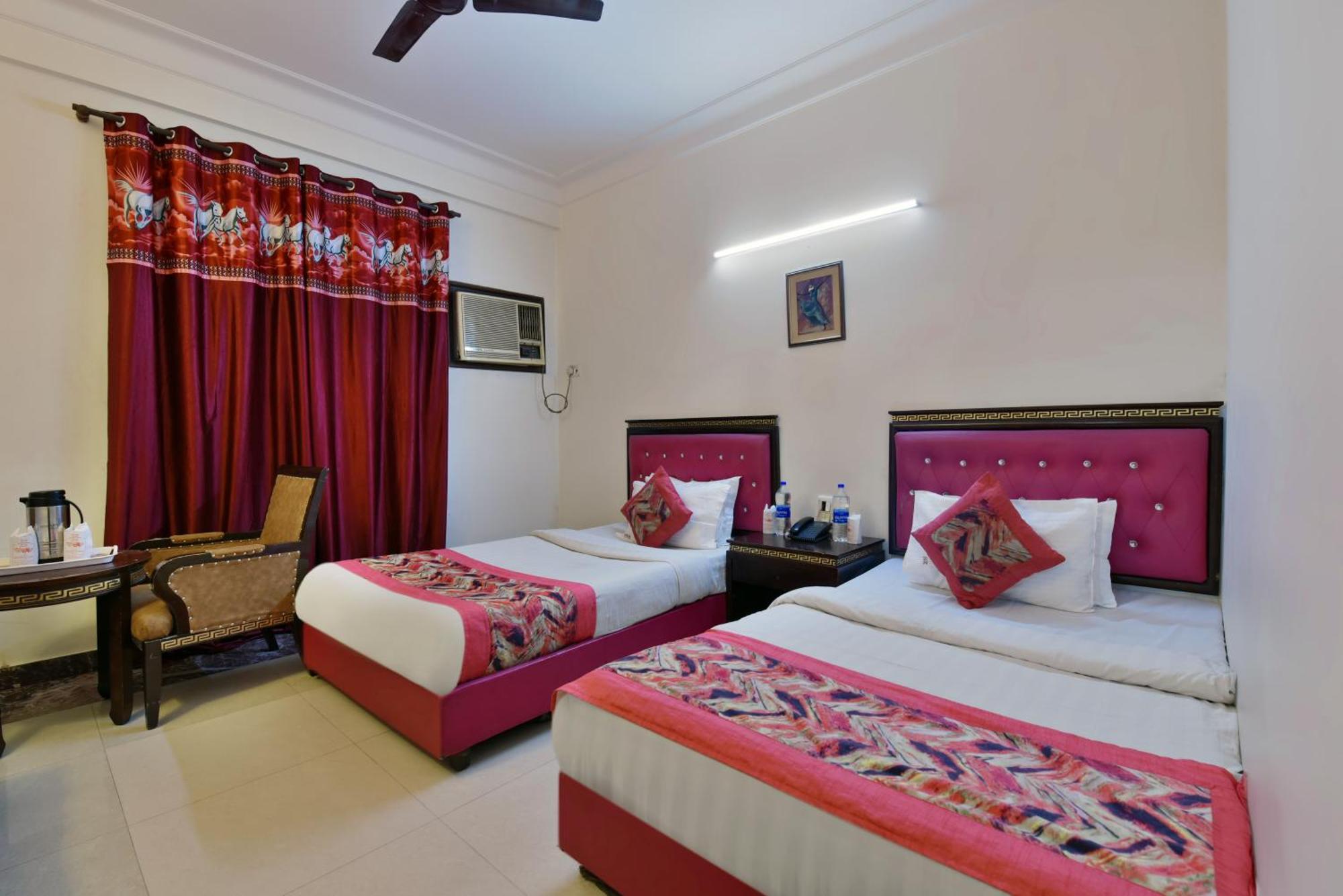 Family Spot Hotel New Delhi Luaran gambar