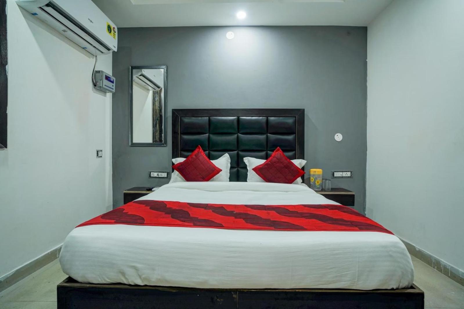Family Spot Hotel New Delhi Luaran gambar