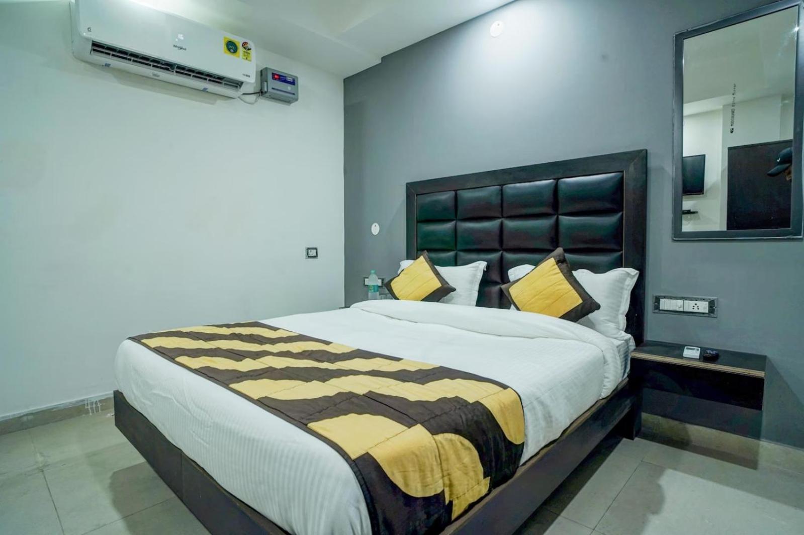 Family Spot Hotel New Delhi Luaran gambar