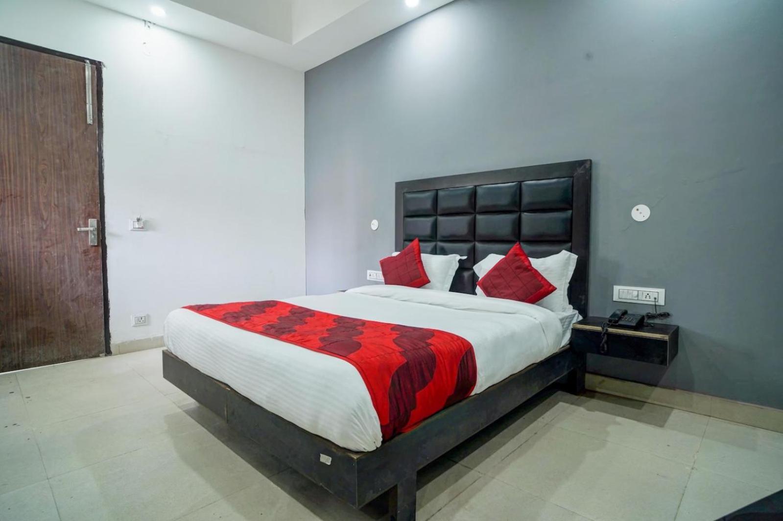 Family Spot Hotel New Delhi Luaran gambar